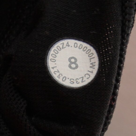 Lululemon Invigorate Training Tank Crop Top Black Everlux Built-In-Bra Size 8 - Picture 13 of 14